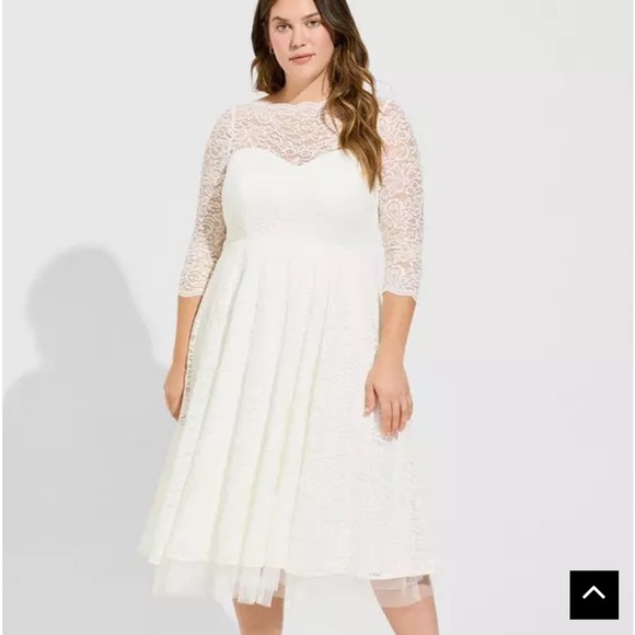 Dresses & Skirts - Elegant White Lace Dress